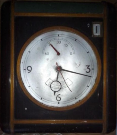 Biljartklok vooroorlogs -220 volt - F A Bruins -uurwerkindustrie -Hengelo